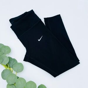 NIKE DRI FIT BREATHABLE ATHLETIC CAPRI LEGGINGS
